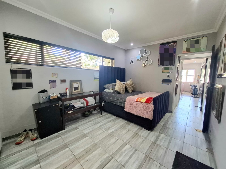 5 Bedroom Property for Sale in Gonubie Eastern Cape